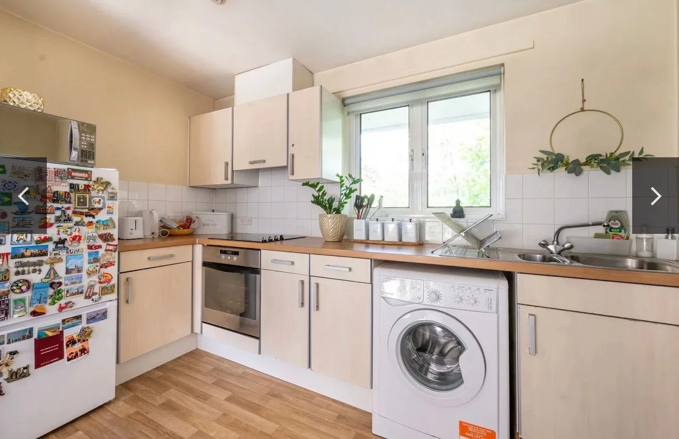 Room Windmill Lane in Greater London
