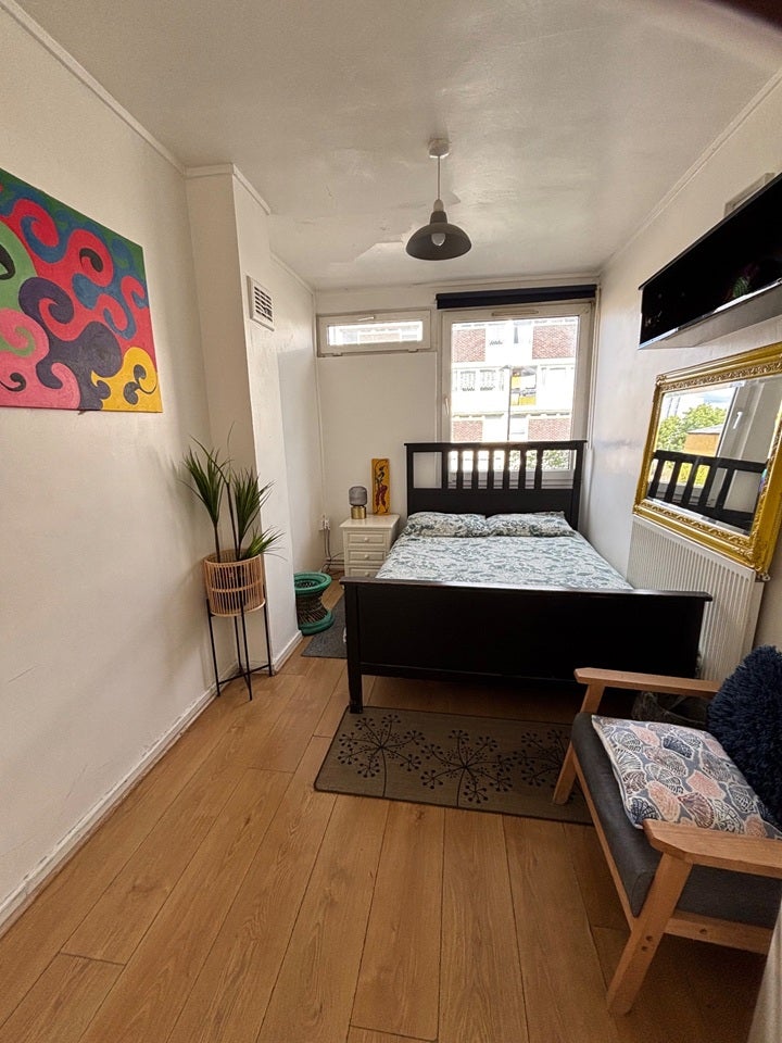 Room Shrubland Road in Greater London