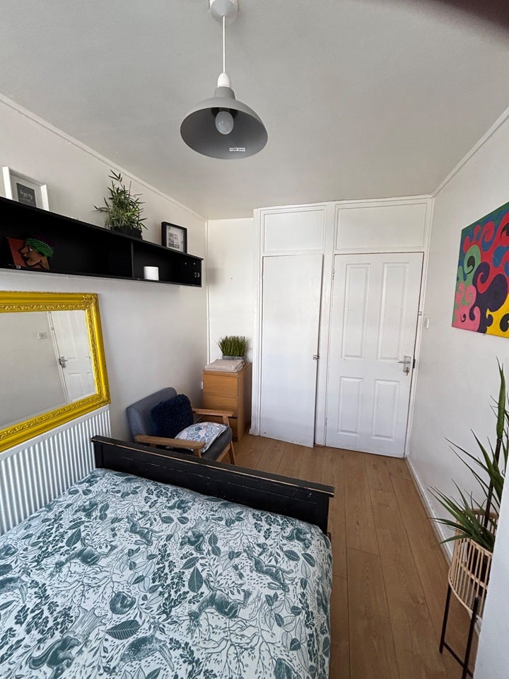 Room Shrubland Road in Greater London