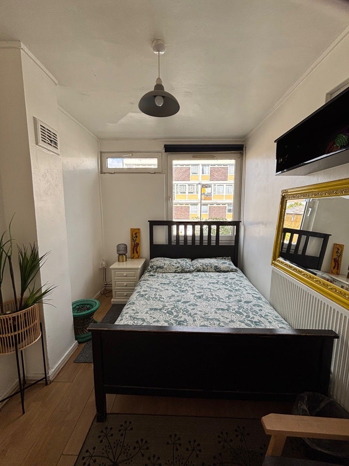 Room Shrubland Road in Greater London