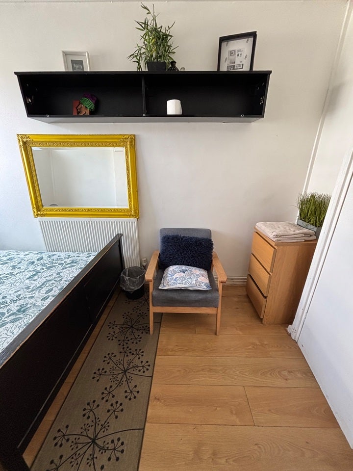 Room Shrubland Road in Greater London