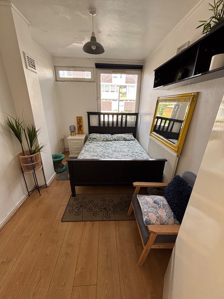 Room Shrubland Road in Greater London