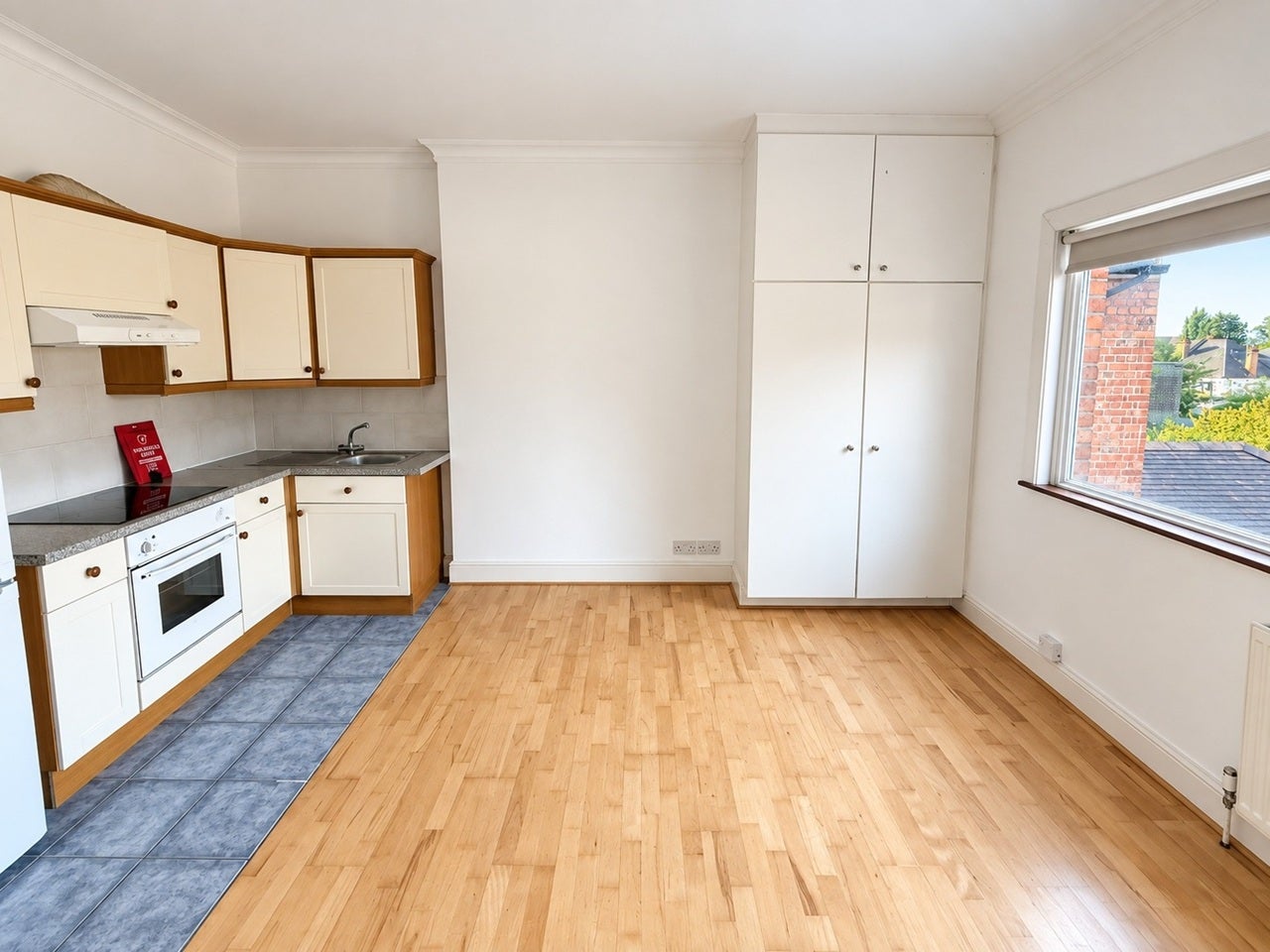Flat Teignmouth Road in Greater London