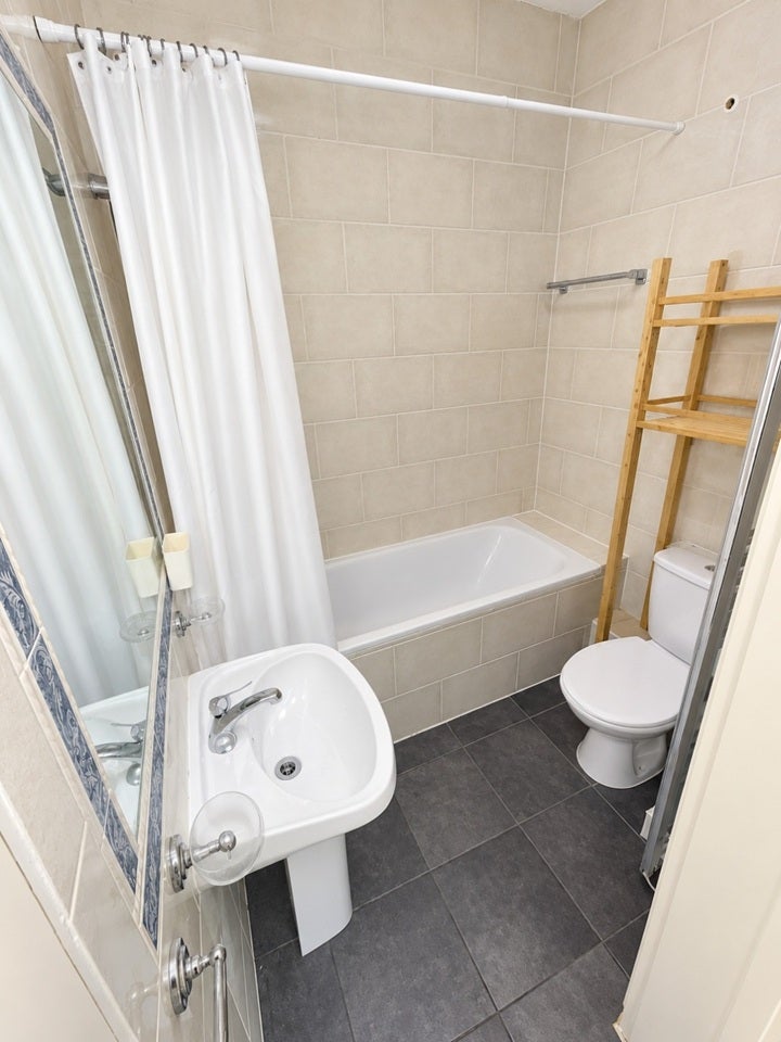 Flat Teignmouth Road in Greater London