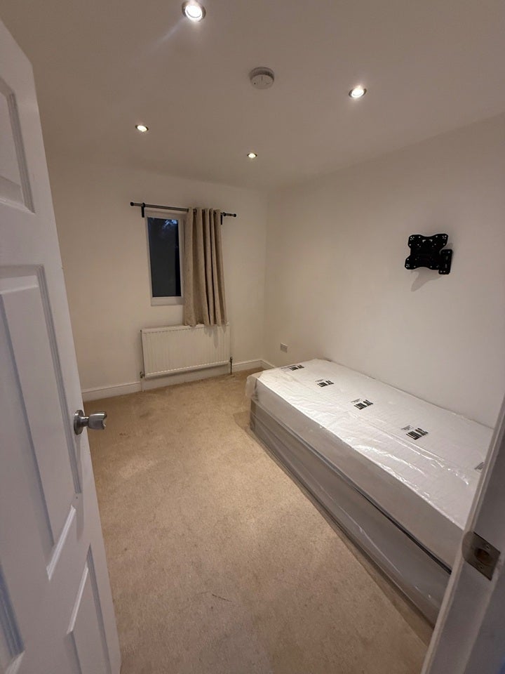 Room Ingram Road in Greater London