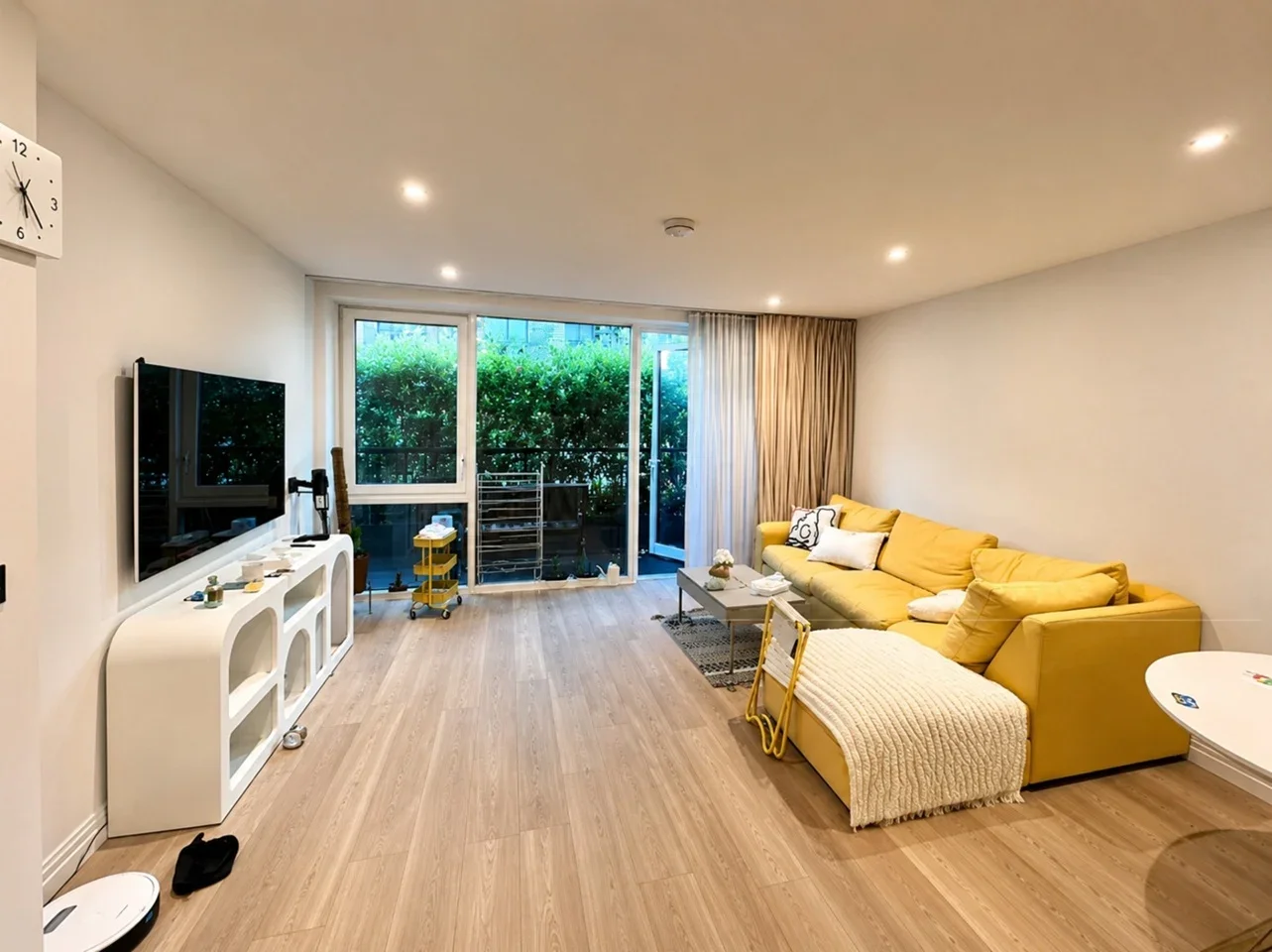Flat Thurstan Street in Greater London