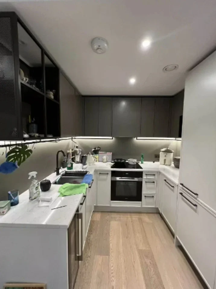 Flat Thurstan Street in Greater London
