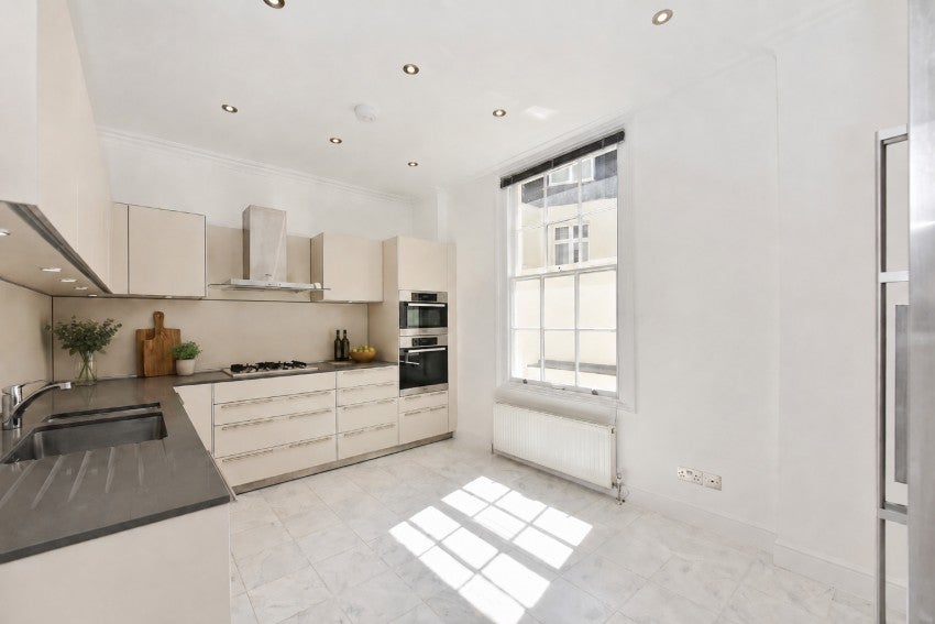 Flat Eaton Place in City of Westminster