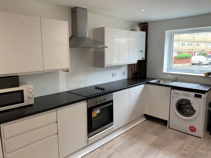 Flat Capstan Square in Greater London