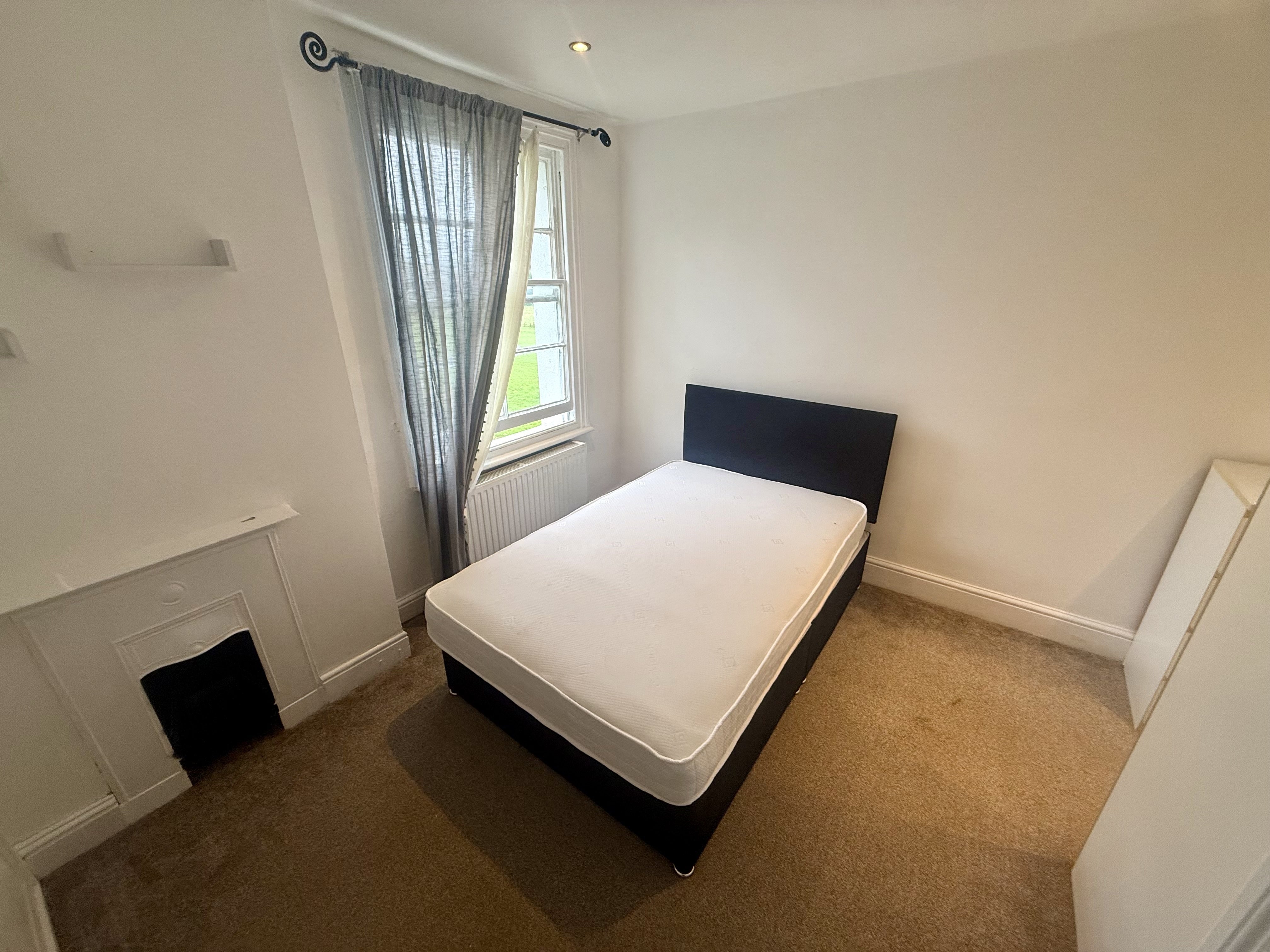 Room Bromwich Road in Worcester