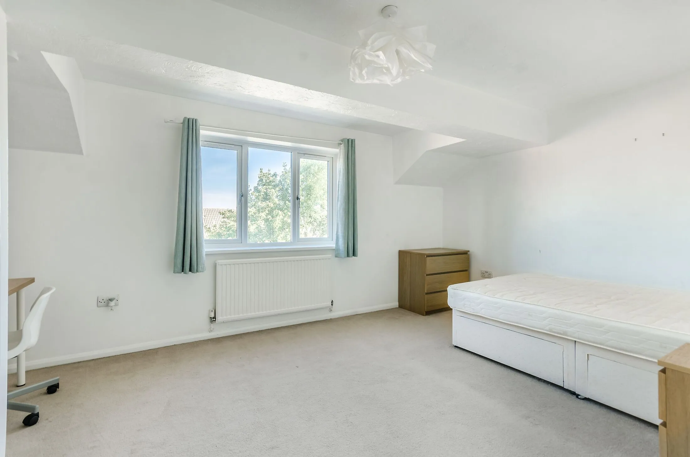 House Heathfield Drive in Greater London