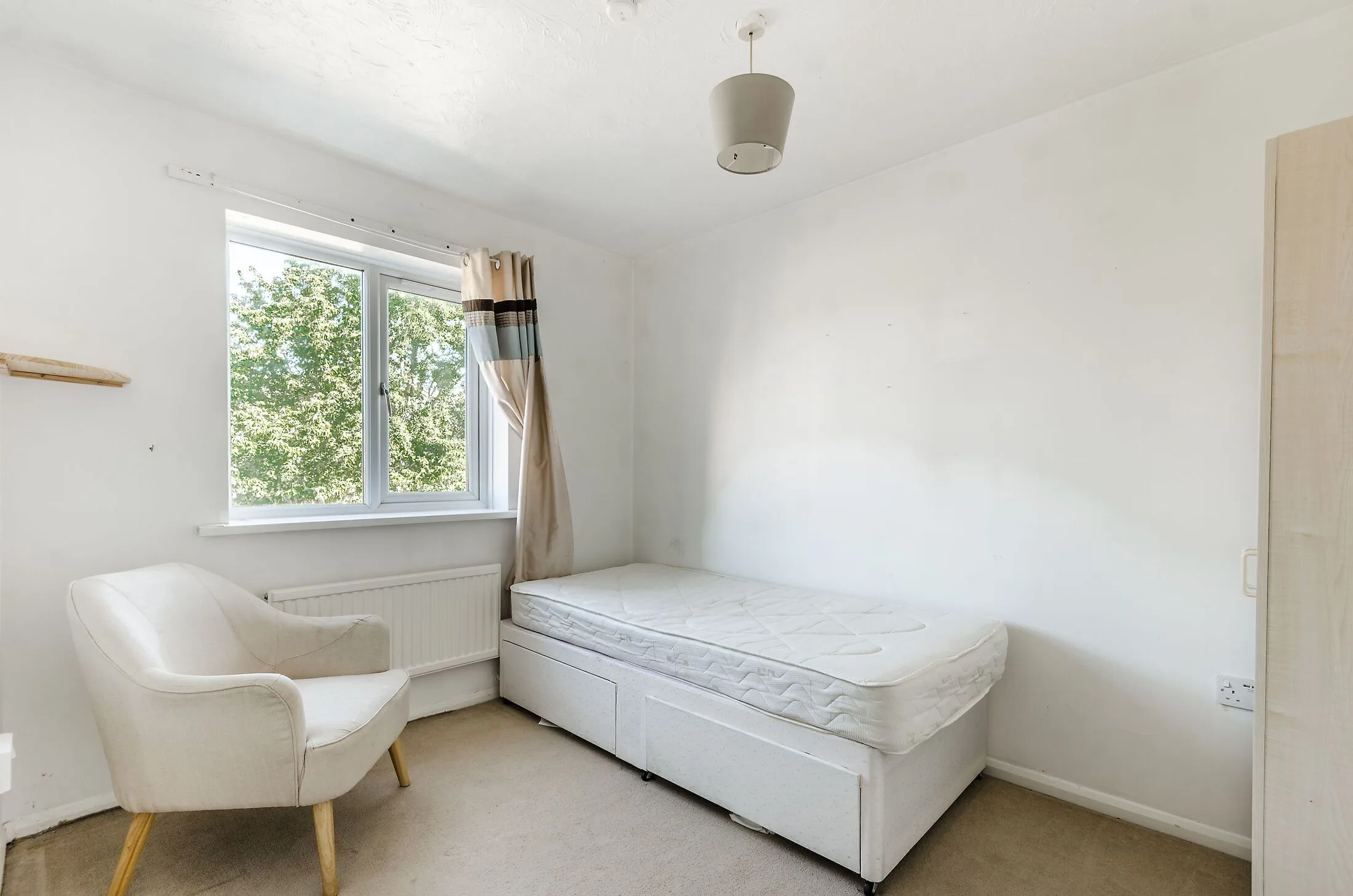 House Heathfield Drive in Greater London