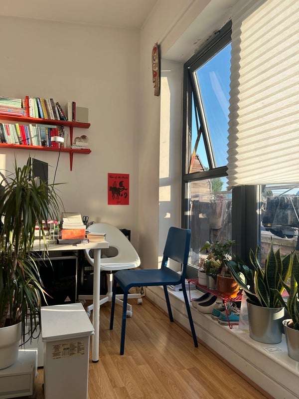 Room Bemerton Street in Greater London