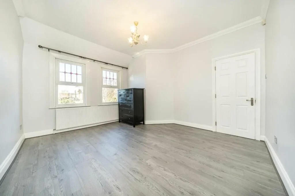 House Guildersfield Road in Greater London