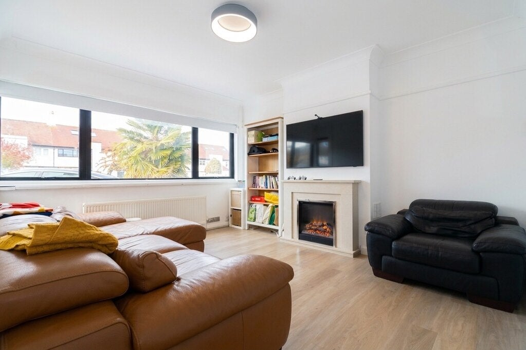 House Grand Avenue in Greater London