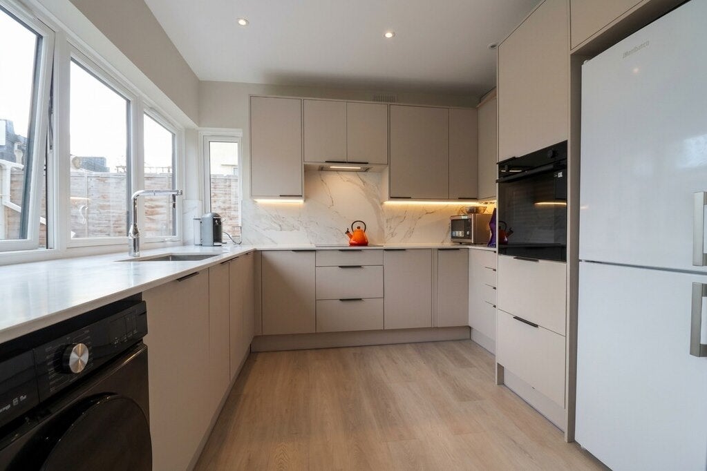 House Grand Avenue in Greater London