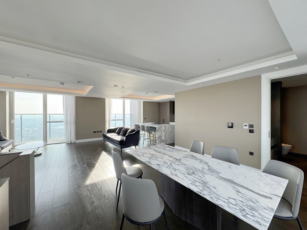 Flat Dockyard Lane in Greater London