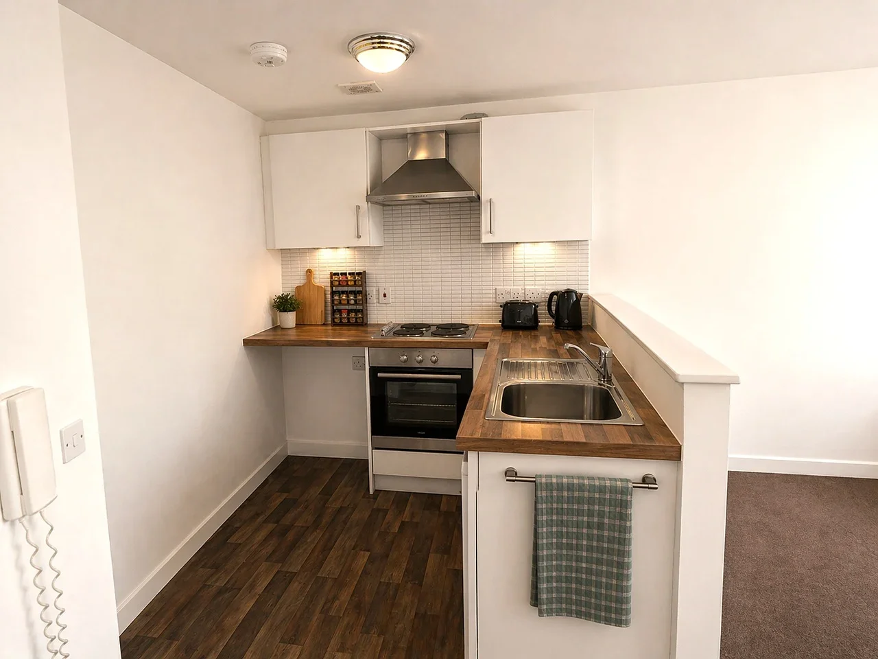 Flat Glenfield Road in Leicester