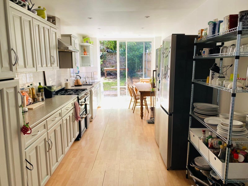 Room Vartry Road in Greater London