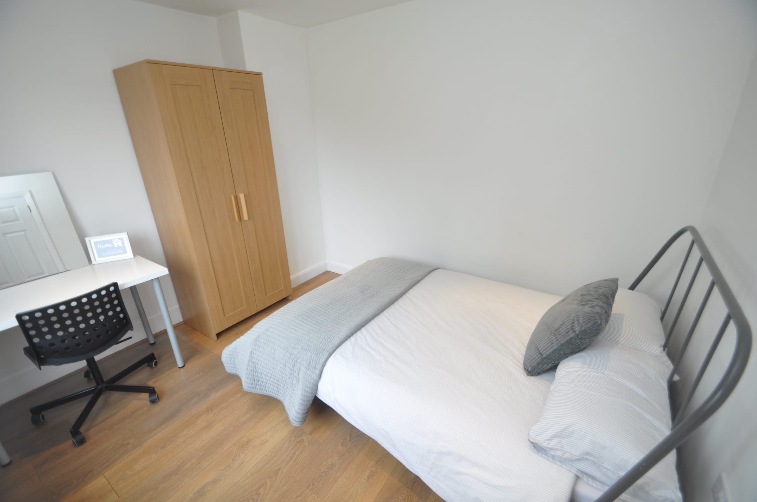 Room Saracen Way in Penryn