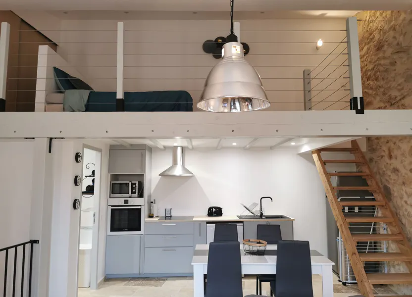 Appartement Rue Pierre et Marie Curie à Régusse
