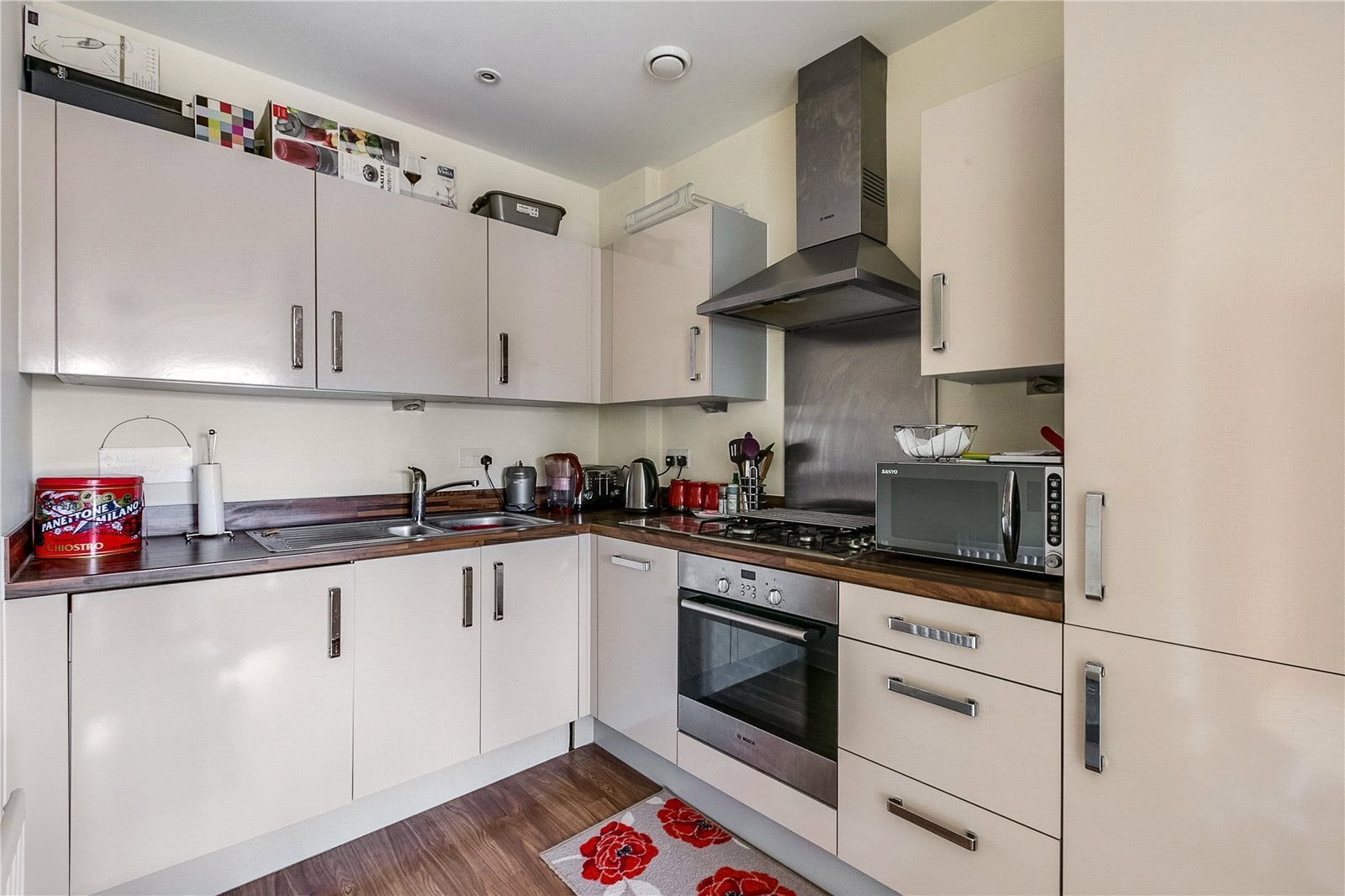 Flat Glengall Road in Greater London