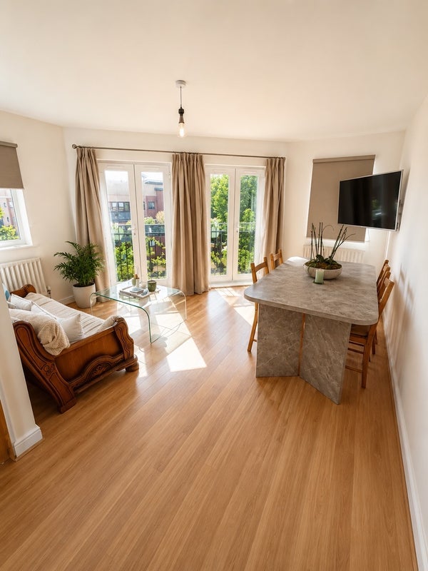 Room Innes Street in Greater London