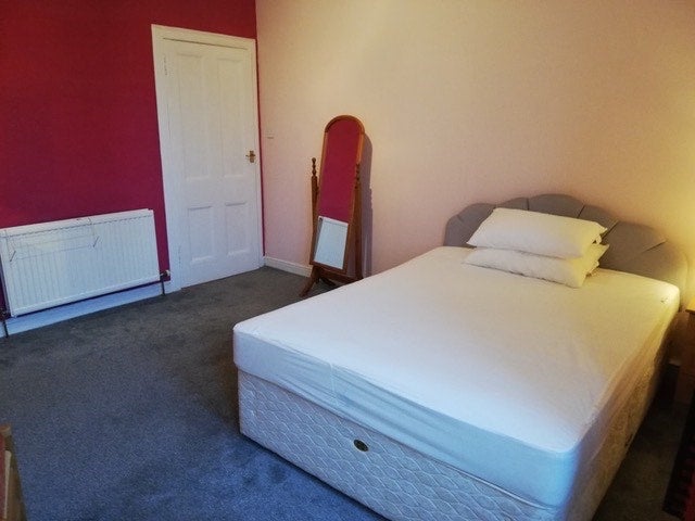 Room Gorgie Road in City of Edinburgh