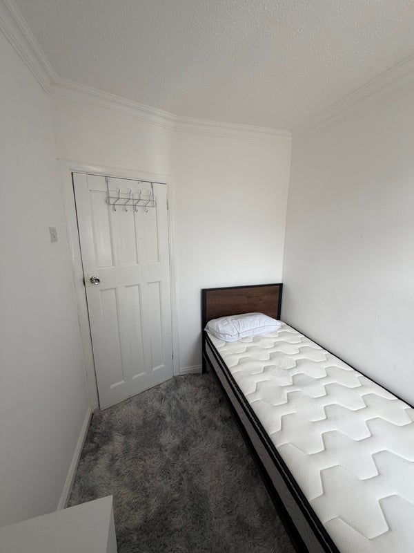 Room Church Manor Way in Greater London