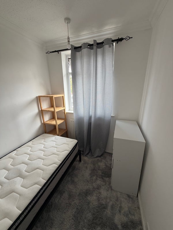 Room Church Manor Way in Greater London