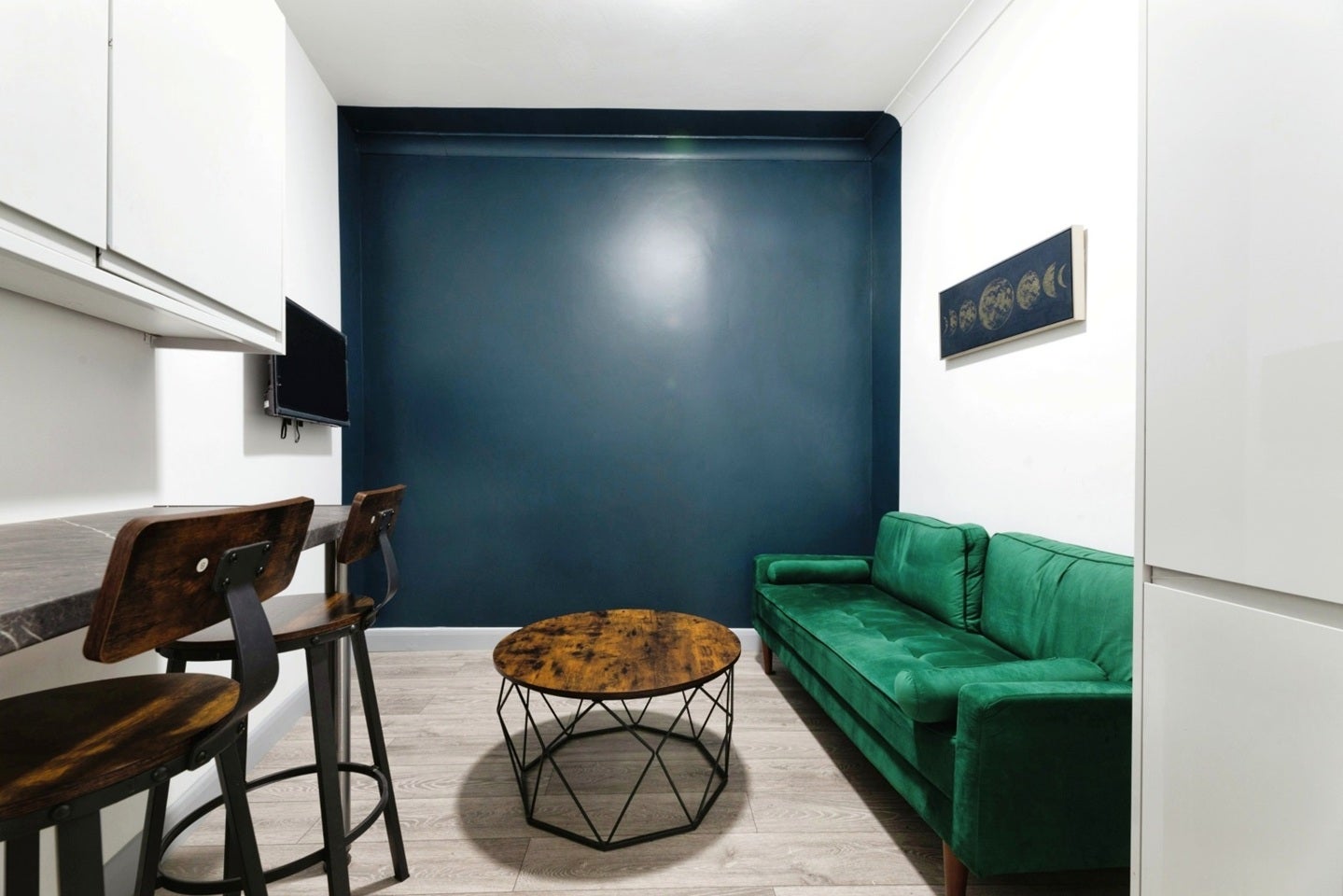 Room Warwick Road in Greater London