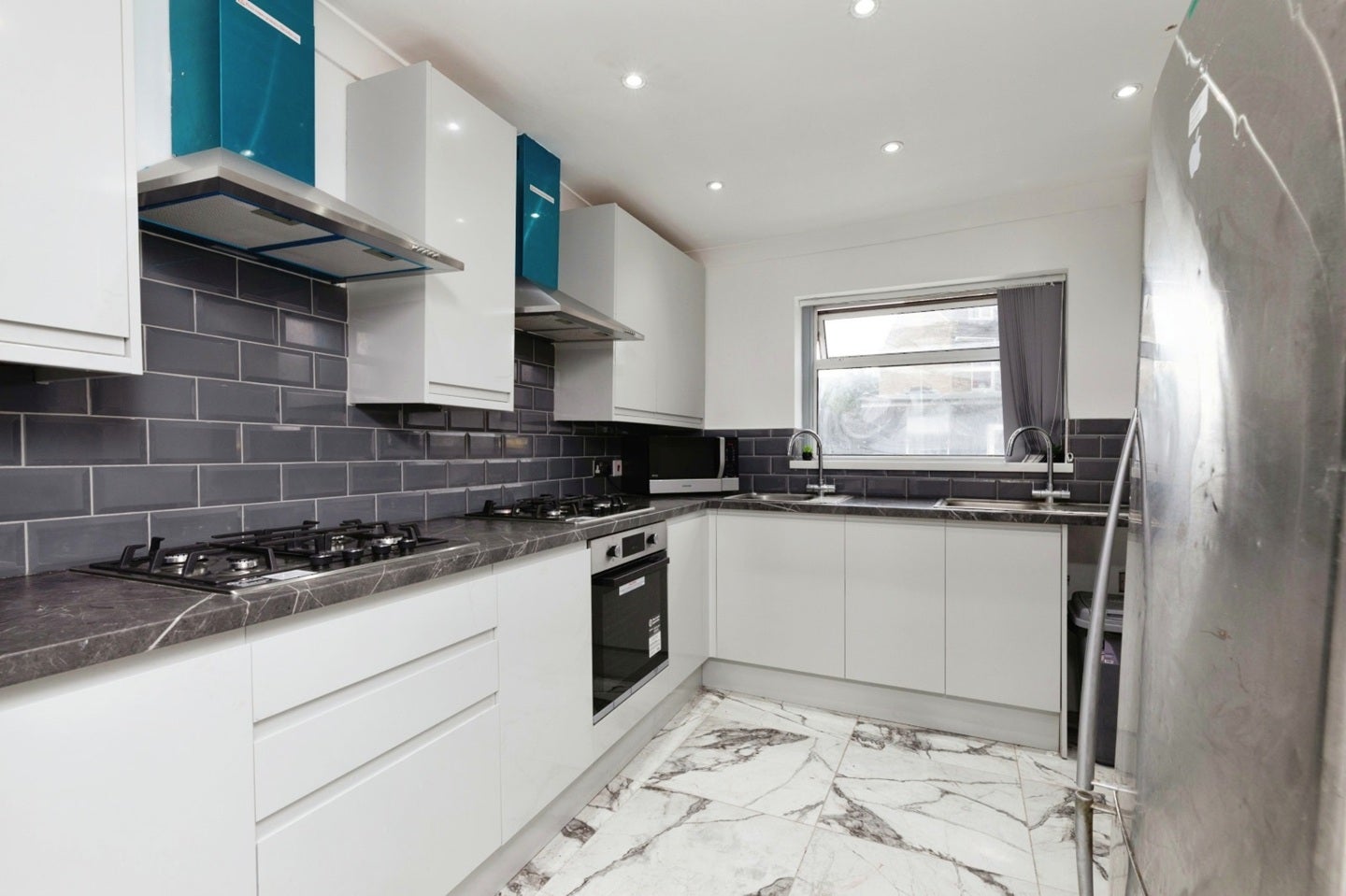 Room Warwick Road in Greater London