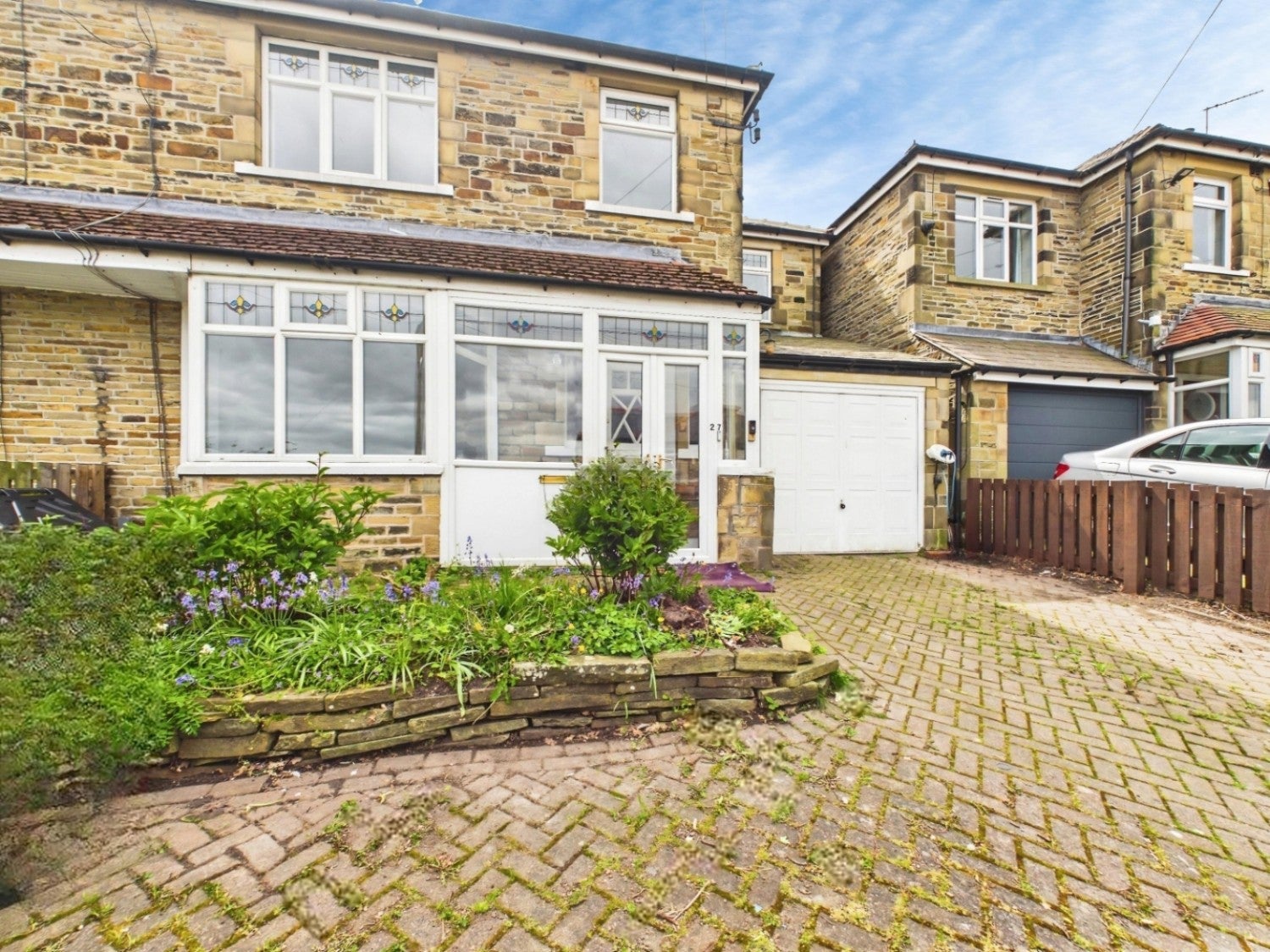 House Woodlands Grove in Bradford
