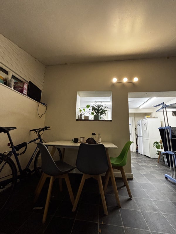 Room Hayes Close in Bristol