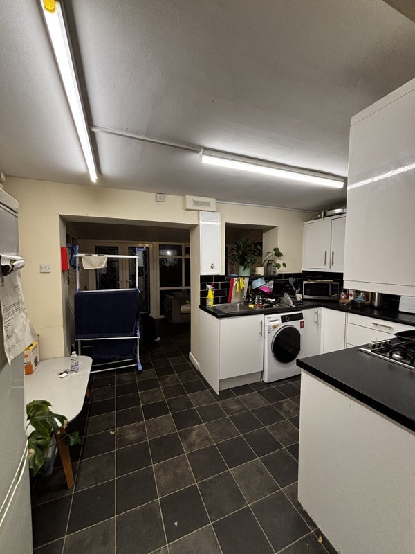 Room Hayes Close in Bristol