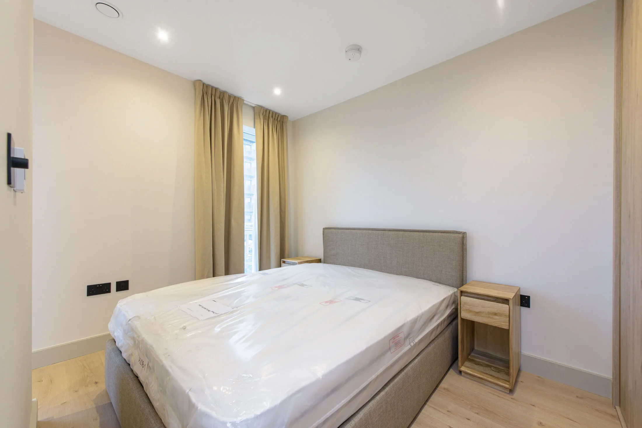 Flat Commander Avenue in Greater London