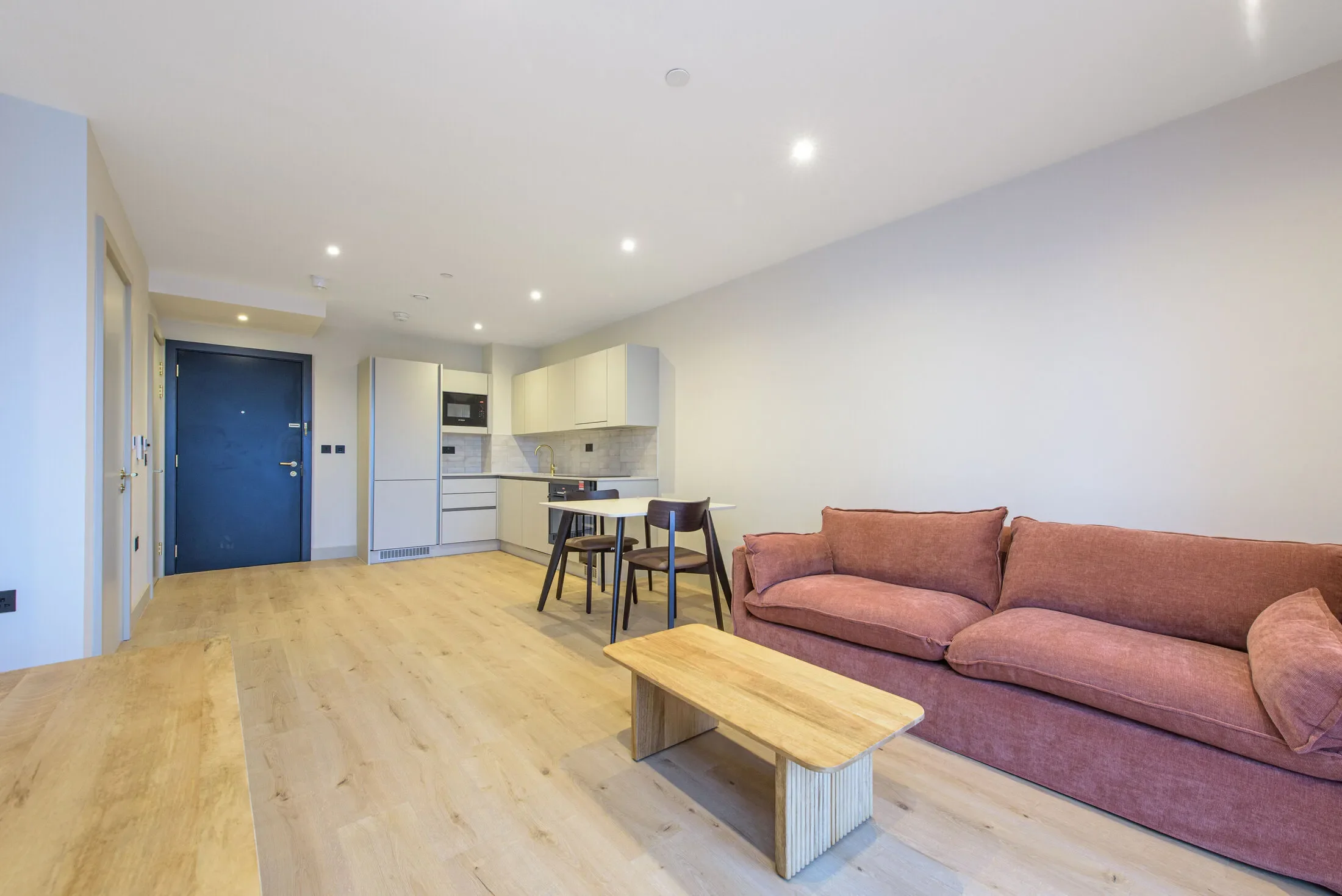 Flat Commander Avenue in Greater London