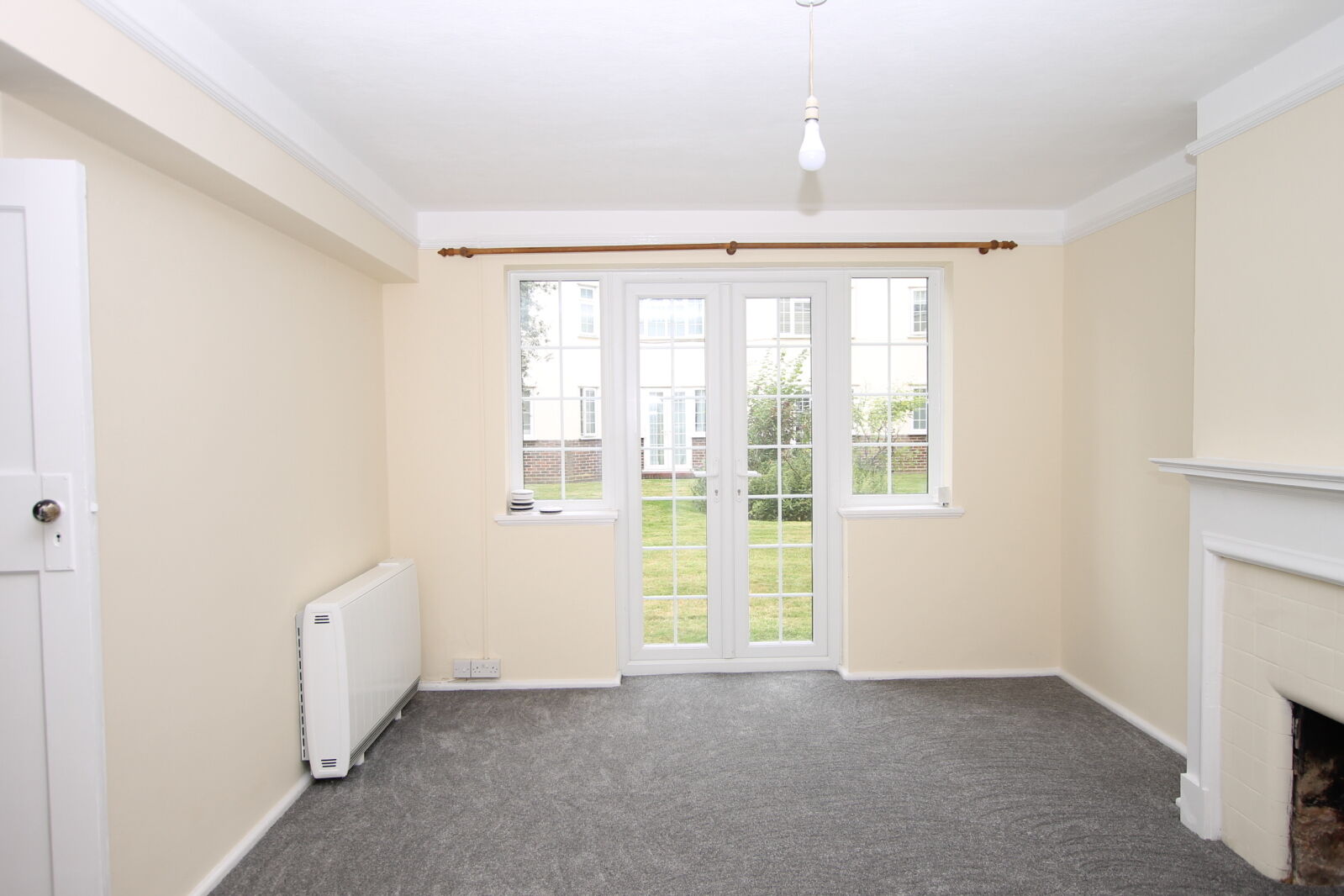 Flat Spencer Road in Greater London