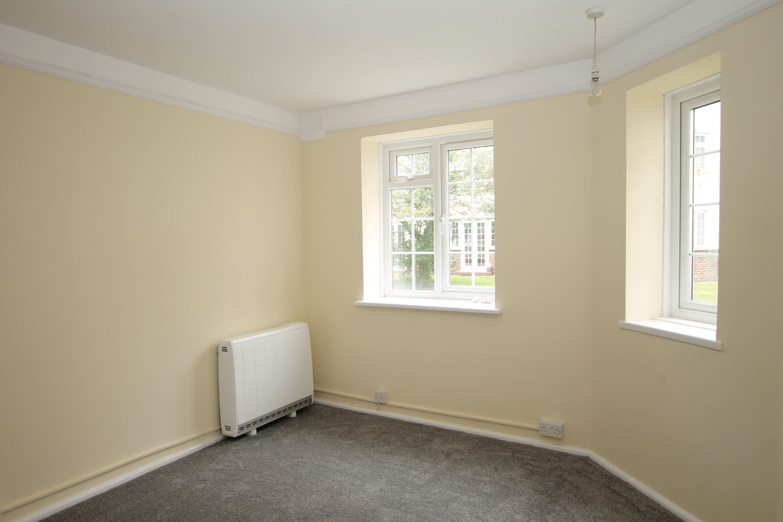 Flat Spencer Road in Greater London