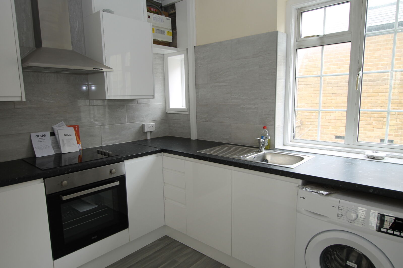Flat Spencer Road in Greater London