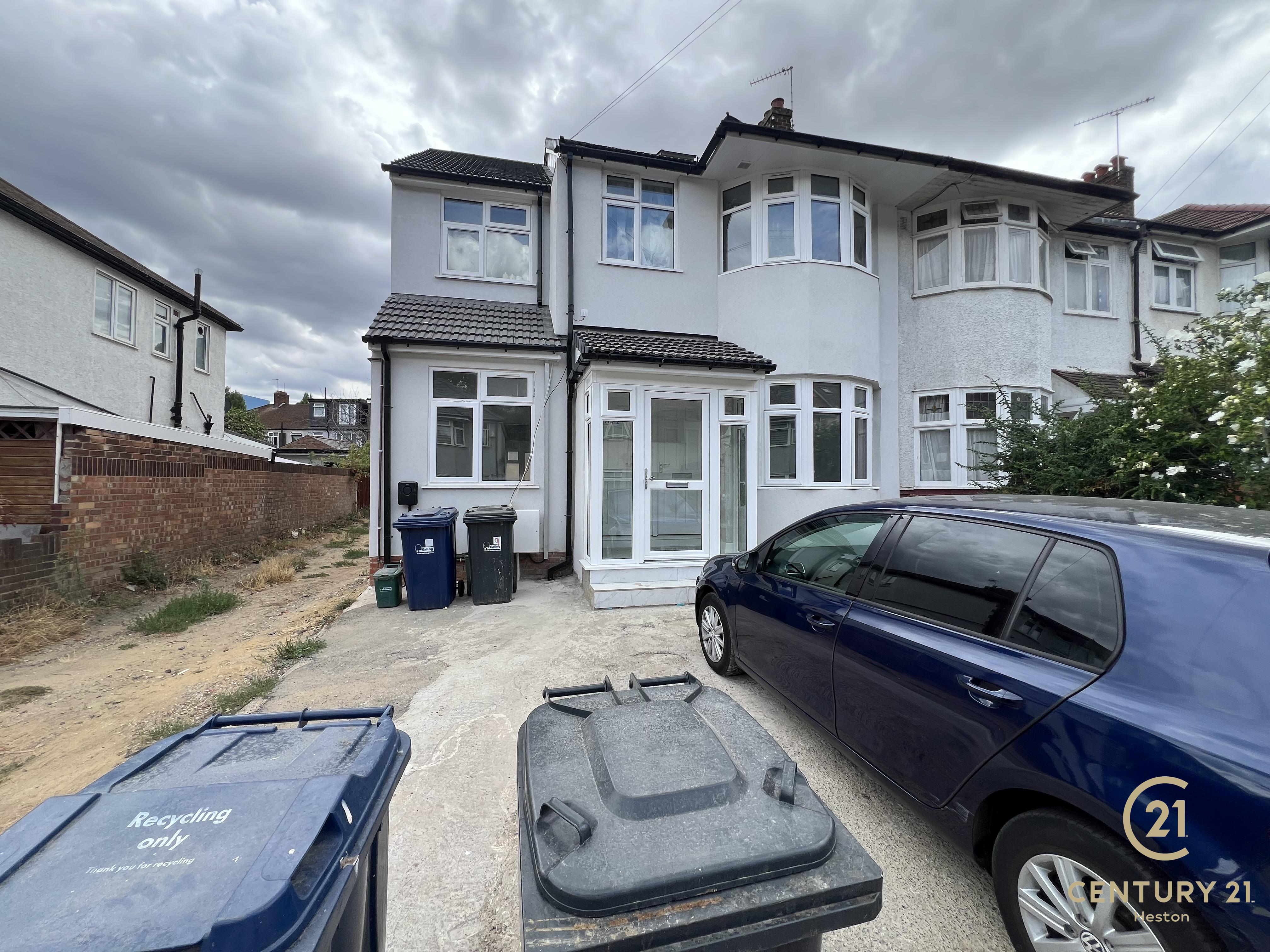 Flat Brentvale Avenue in Greater London