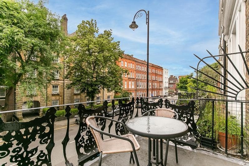 Flat Oakley Street in Greater London