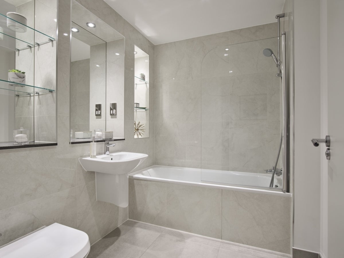 Flat Curtis Lane in Greater London