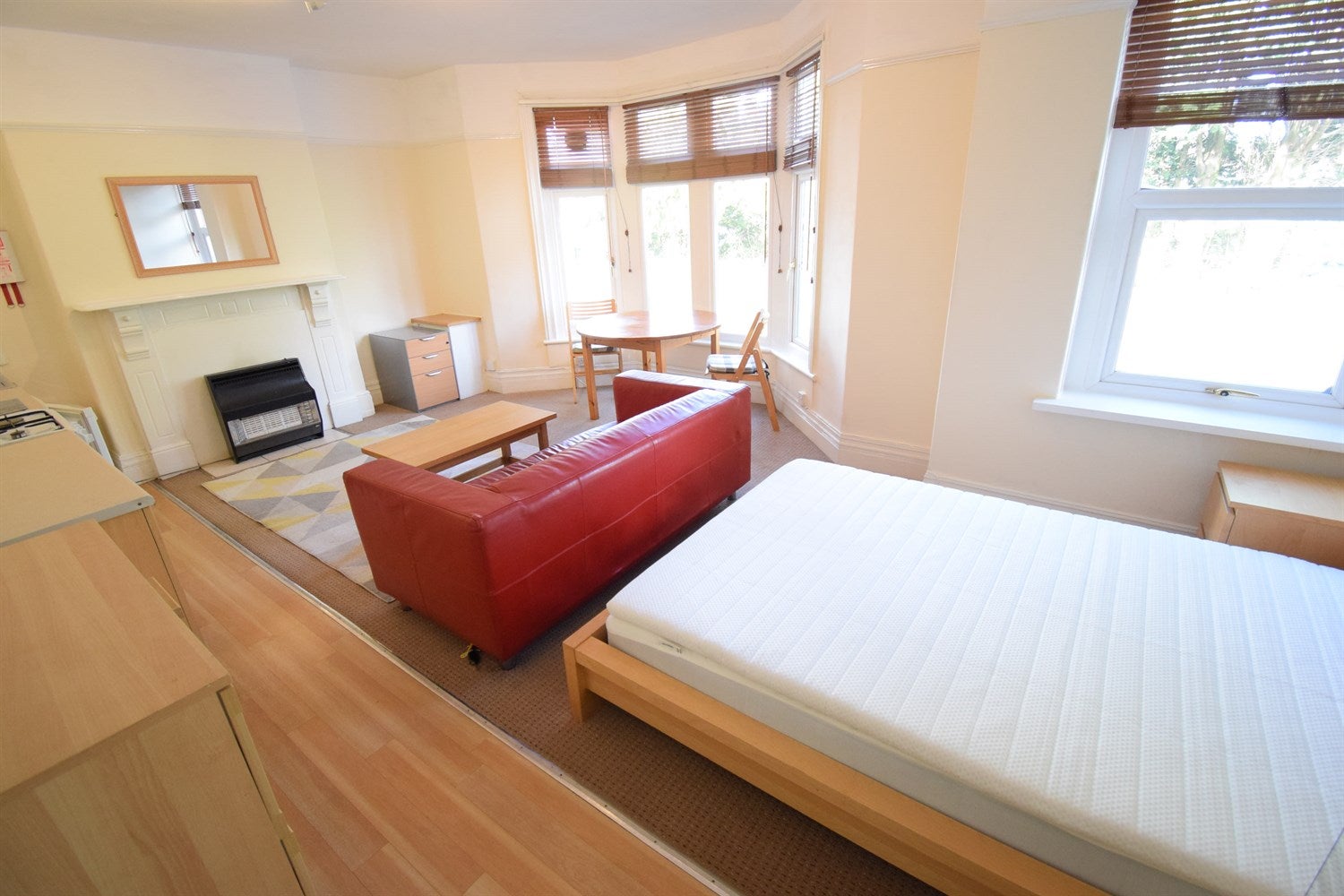 Room Pencisely Road in Cardiff County