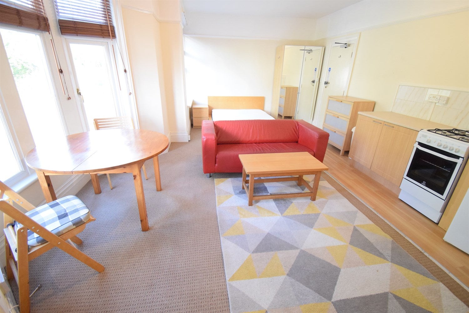 Room Pencisely Road in Cardiff County