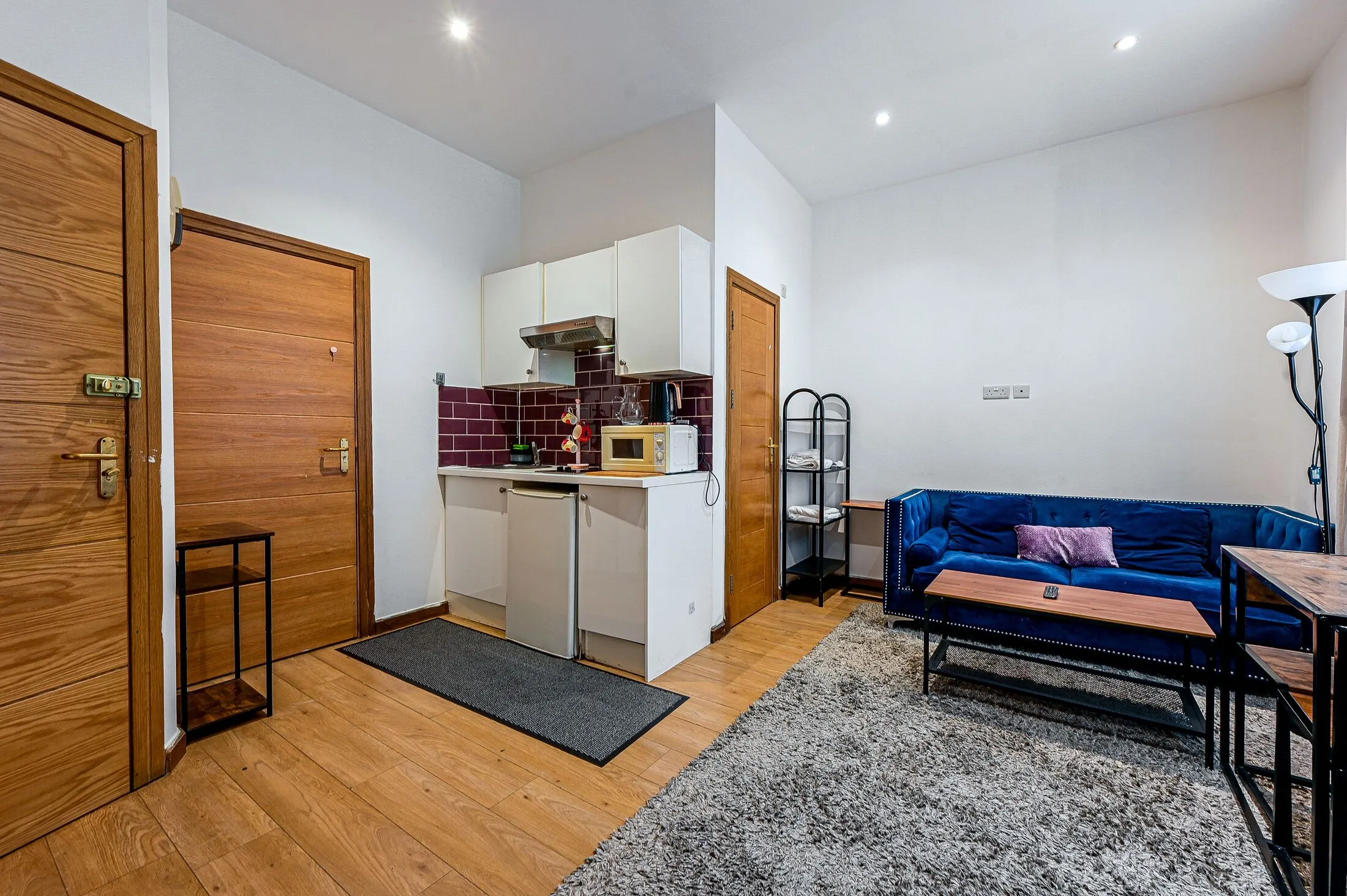 Flat Kempsford Gardens in Greater London