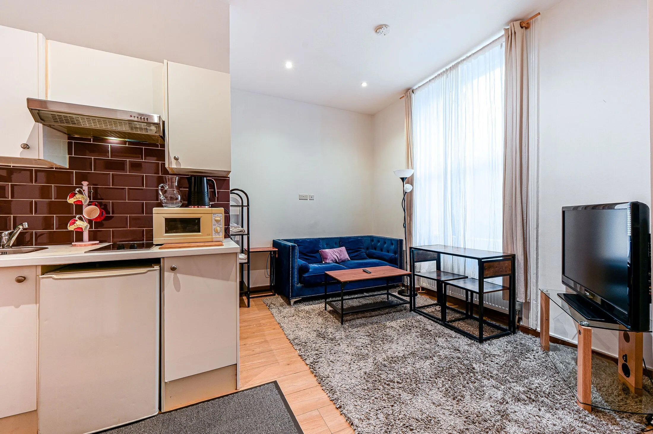 Flat Kempsford Gardens in Greater London