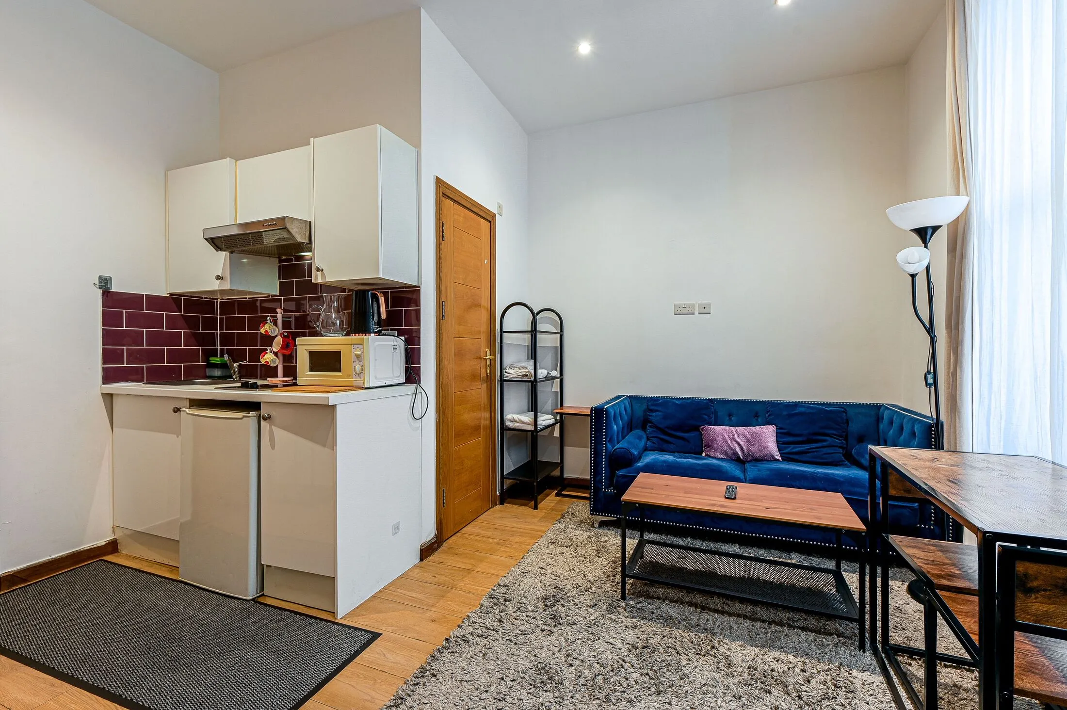 Flat Kempsford Gardens in Greater London