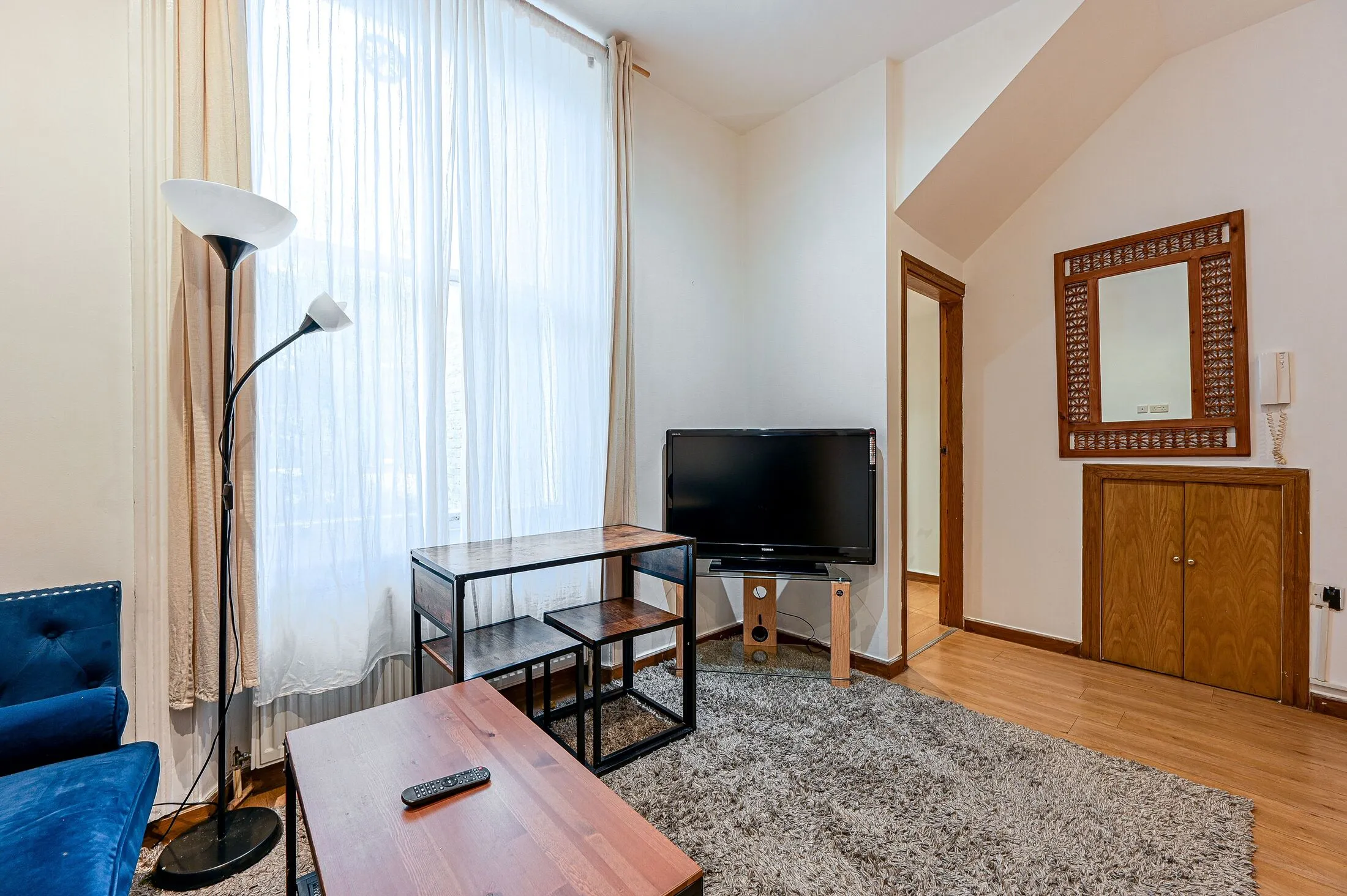 Flat Kempsford Gardens in Greater London