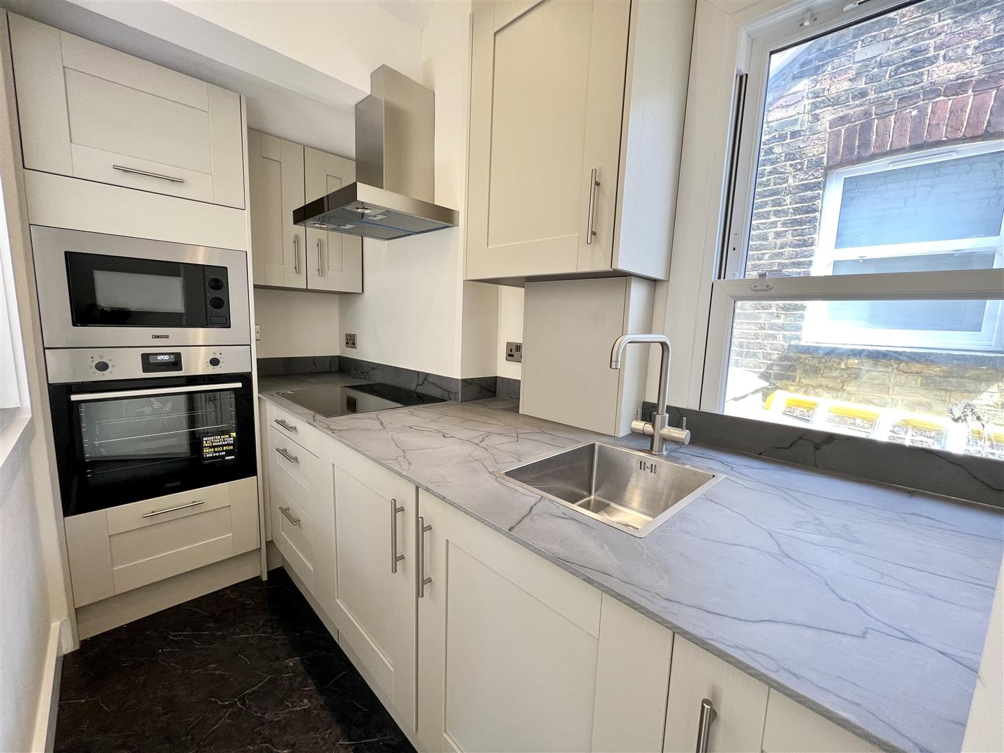 Flat Oakfield Road in Greater London